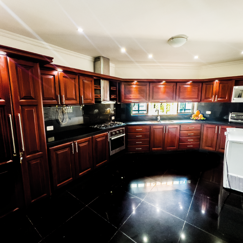 47_eje_cafetero_montanas_willy_valle_del_cocora_La_bonitafinca_renovacion_viaja_eje_cafeteroLa-Bonita-Tours-Colombia--Finca-de-lujo-en-Colombia--Turismo-de-lujo-en-Doradal-y-Eje-Cafetero